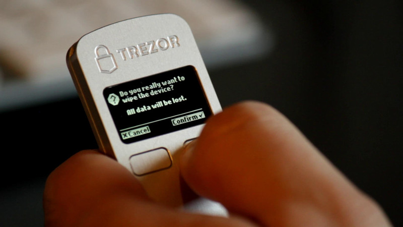 استفاده از کیف پول سخت افزاری تریزور Trezor